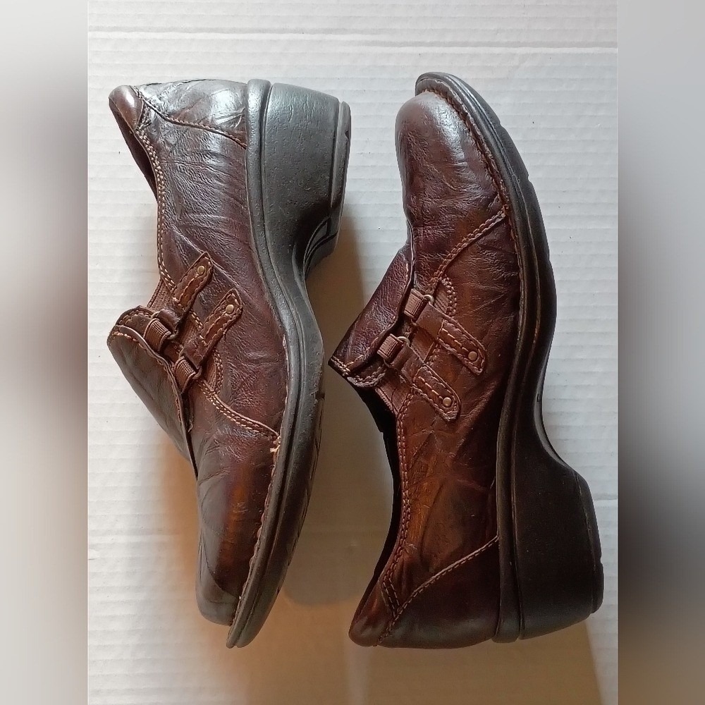 Clarks Artisan Womens Brown Leather Slip On Wedge Loafers Size 7M